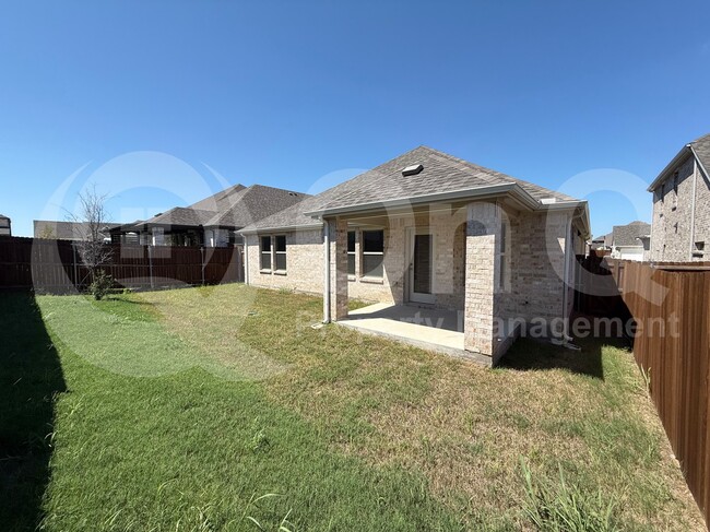 Building Photo - 613 Huntley Dr
