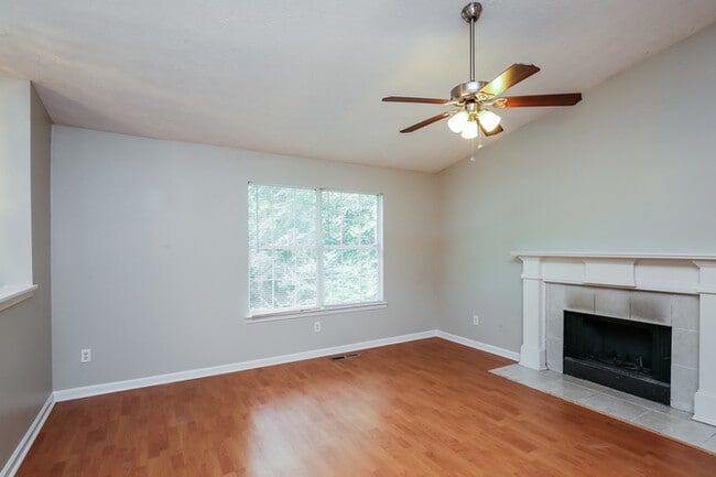 Building Photo - 1827 Azalea Dr