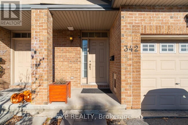 Building Photo - 342 Freedom Private