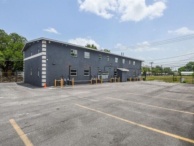Building Photo - 6210 Rio Vista St