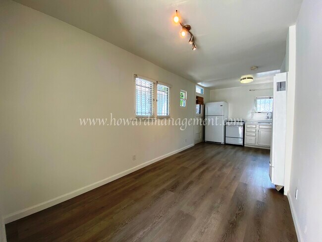 Building Photo - 852 Venezia Ave