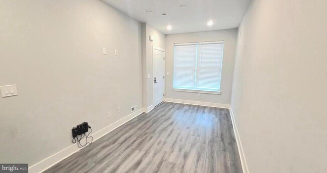 Foto del edificio - 5233 Chancellor St