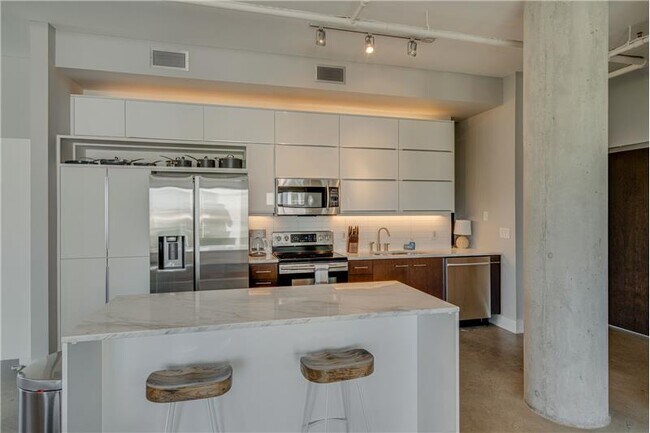 Building Photo - 2115 Yeaman Pl
