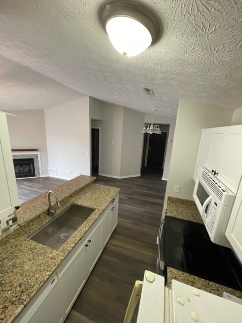 Building Photo - 18 Woodland Hills Dr