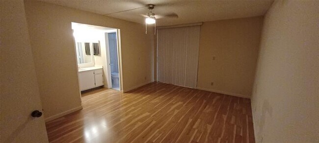 Building Photo - 6751 N University Dr