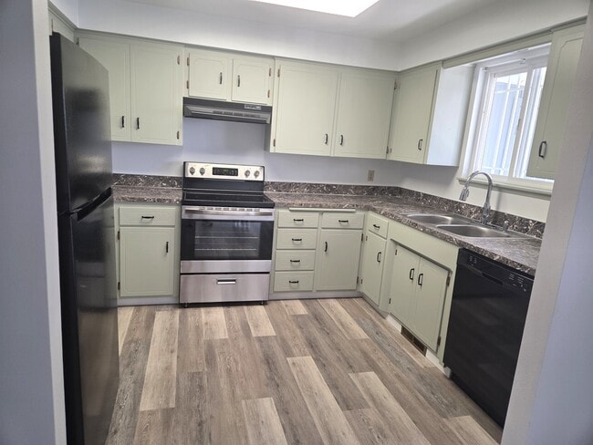 Kitchen - 7002 1/2 Maclaren Way