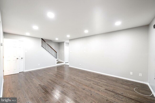 Building Photo - 3106 Apple Rd NE