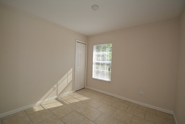 Building Photo - 28 Raintree Pl