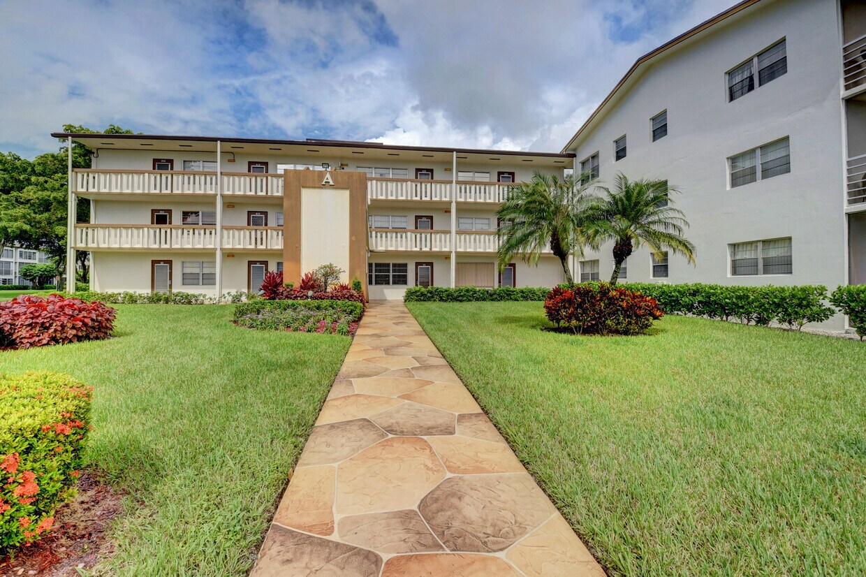 3 Mansfield A Unit 3, Boca Raton, FL 33434 Condo for Rent in Boca
