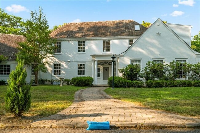Building Photo - 879 Blackburn Rd