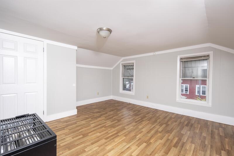 Primary Photo - 882 4th Ave