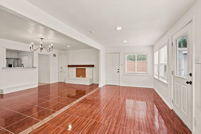 Building Photo - 231 Cicero Ave