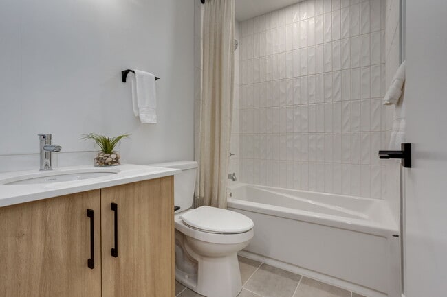 Building Photo - Modern 1 Bedroom Basement Suite Available Immediately