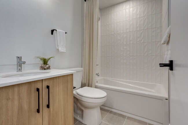 Photo du bâtiment - Modern 1 Bedroom Basement Suite Available Immediately