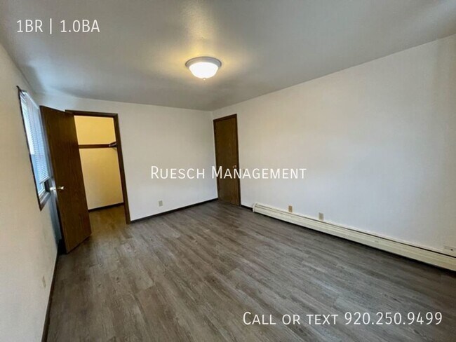 Building Photo - Recently Renovated 1 Bedroom 1 Bath Apartm...