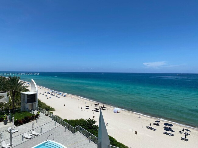 Foto del edificio - 17121 Collins Ave