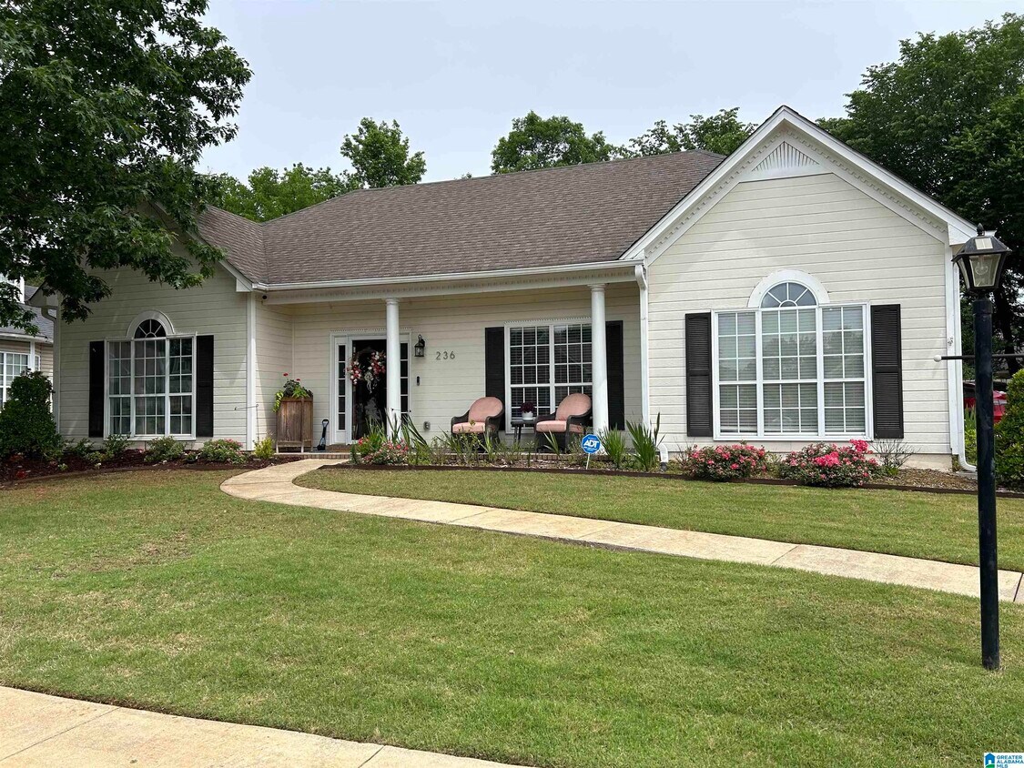 Foto principal - 236 Chadwick Ln