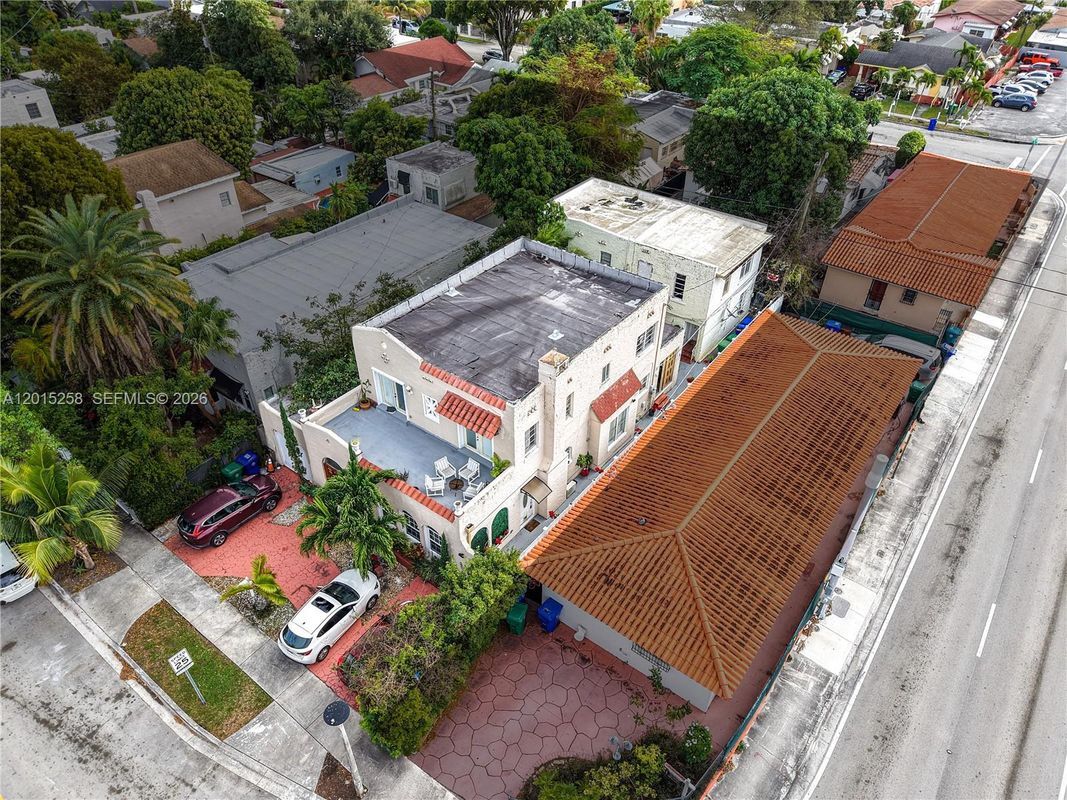 Foto del edificio - 1678 SW 11th St