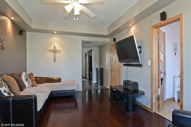Foto del edificio - 3747 W Diversey Ave