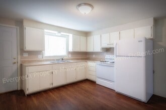 Building Photo - 3006 Sunset Dr