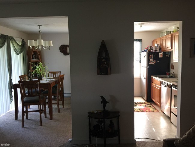 Building Photo - 2 br, 1 bath  - Twin Oak terrace. twin oaks