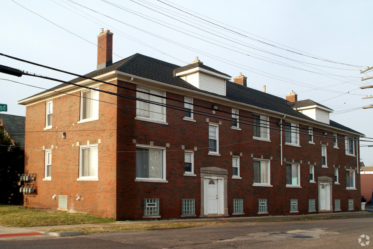 Primary Photo - 4111 Midland St