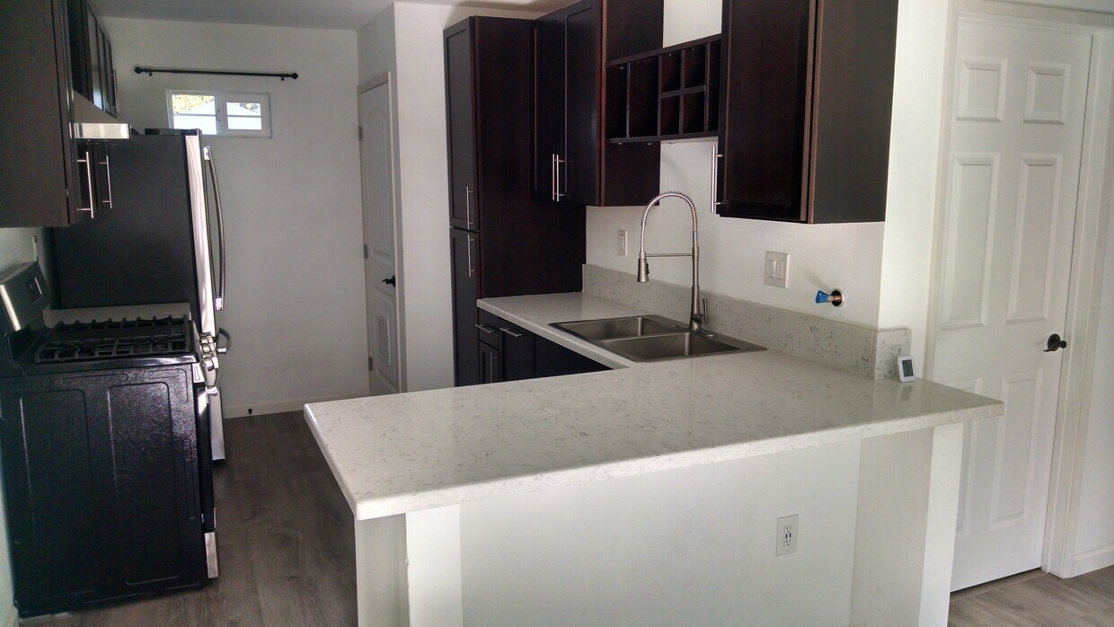 Foto principal - 3083 Mission Village Dr