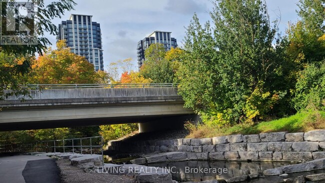 Building Photo - 202-13202 Burnhamthorpe Rd E