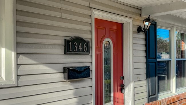 Building Photo - 1346 Tallwood St