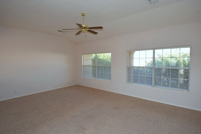 Foto del edificio - 3 Bedroom, 2 bath, 2 living areas, La Cueva area