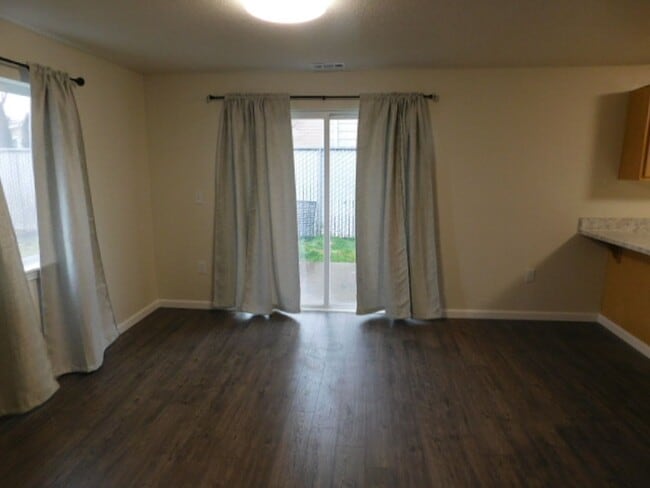Building Photo - 3Bd/2.5Ba Two Story House - Available Soon!