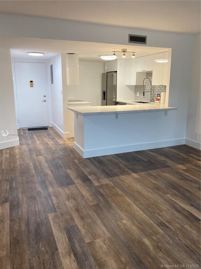 Building Photo - 1300 NE Miami Gardens Dr