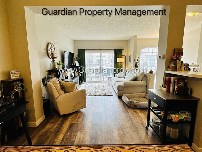 Foto del edificio - Minnetonka Town Home, Balcony, Washer/Dryer, Dishwasher, Available June