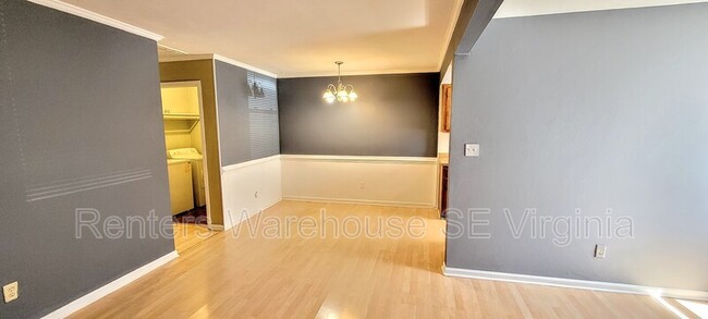 Building Photo - 1648 Fairfax Dr