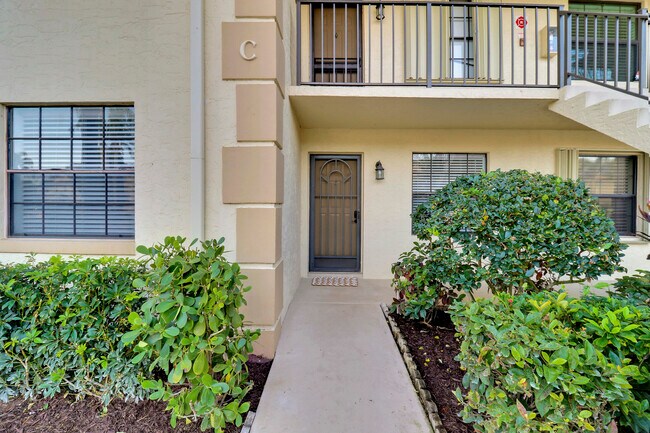 Building Photo - 1001 Pinecrest Cir