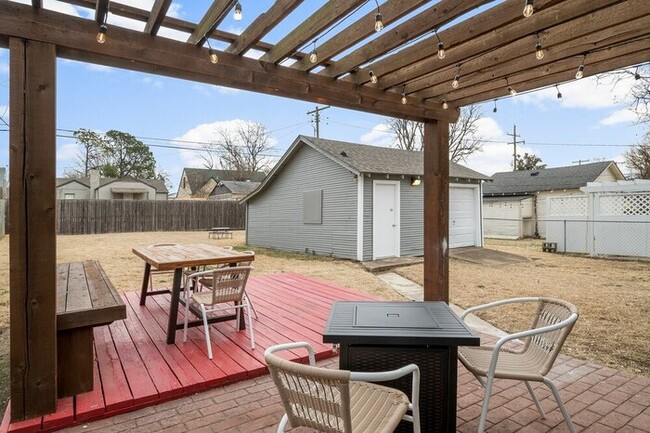 Building Photo - Enchanting Home @TU & Cherry Street