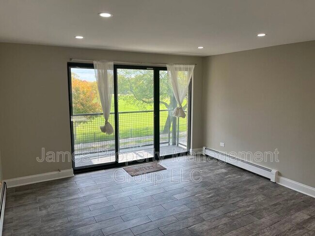 Building Photo - 3940 N Narragansett Ave