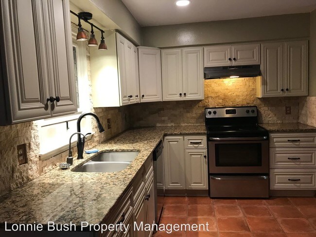 Building Photo - 3 br, 2 bath House - 2215 Maple St