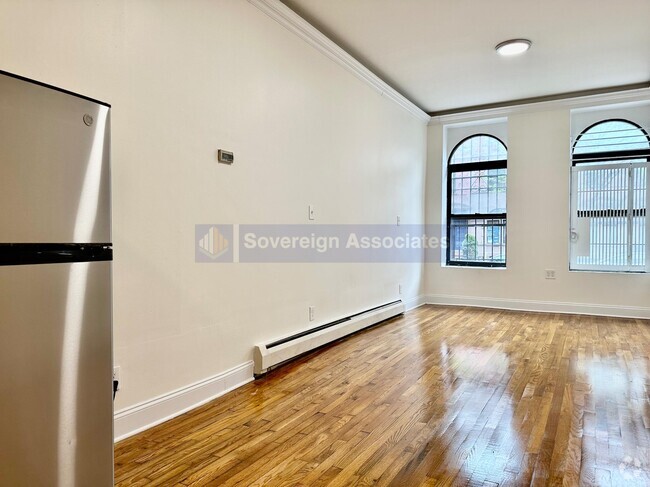 Building Photo - 386 Manhattan Ave