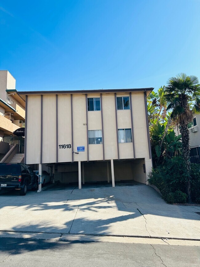 Foto del edificio - 11618 Gorham Ave