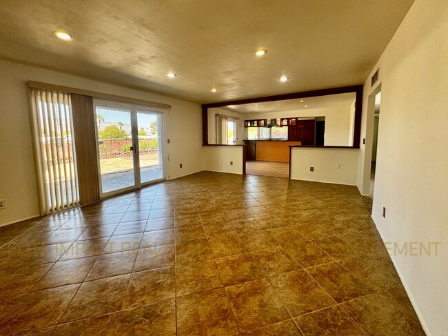 Foto del edificio - 9103 E Holmes St
