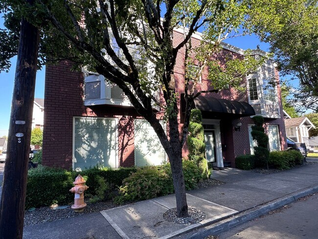 Foto del edificio - Spacious Condo in Downtown Gresham - Near MAX!