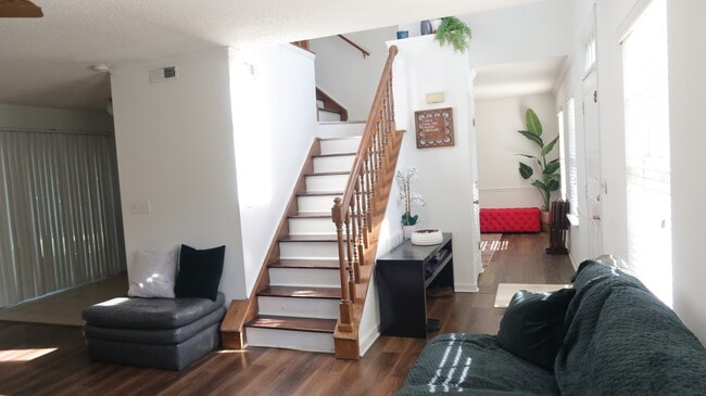 Foto del edificio - 3811 Armitage Dr