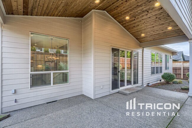 Building Photo - 2604 NE 175th St