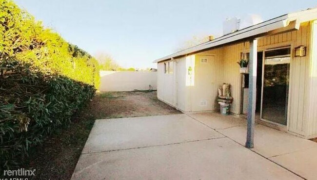 Building Photo - 2 br, 1 bath House - 2044 W. Ocotillo RD