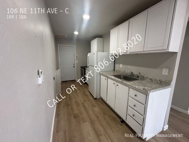 Building Photo - Newly updated efficiency apartment with ce...