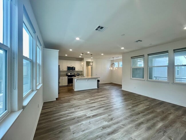 Building Photo - Beautifully upgraded townhome with 2-car i...
