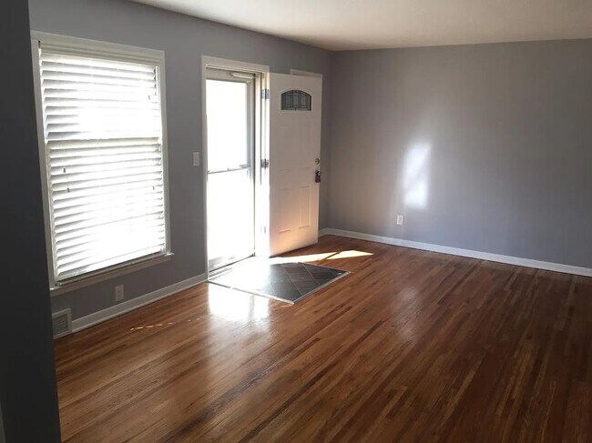 Foto del edificio - 3314 S Custer Ave