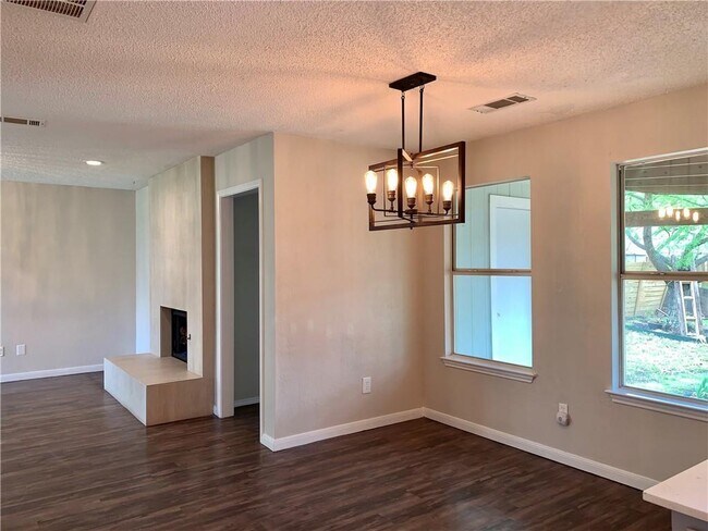 Foto del edificio - 2406 Stirrup Dr