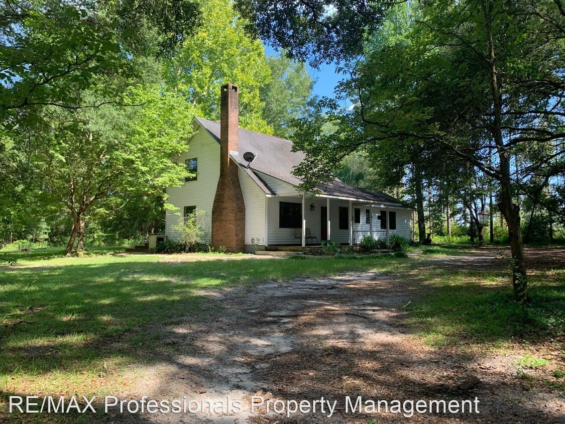 2 br, 2 bath House 10497 SW Tustenuggee House Rental in Lake